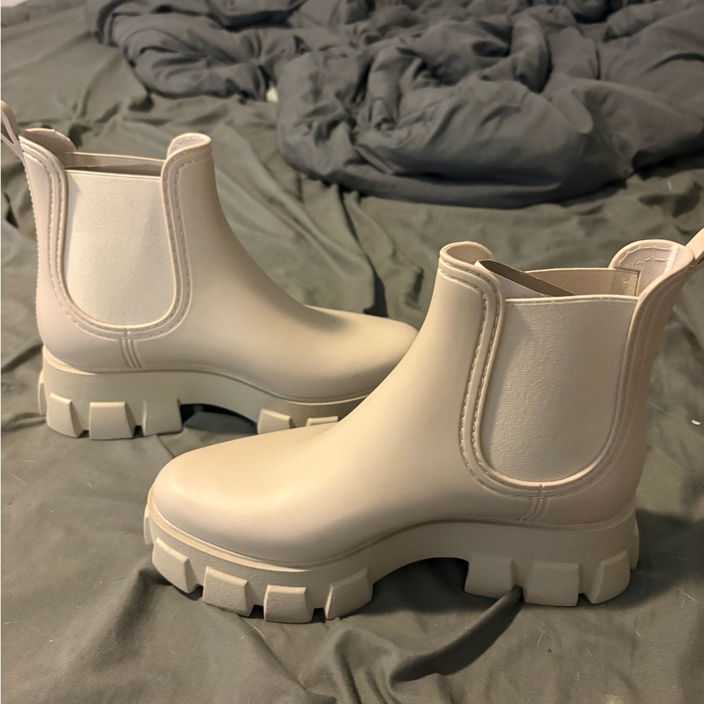 Neutral Chunky Chelsea Booties - Women's Beige Ankle Boots